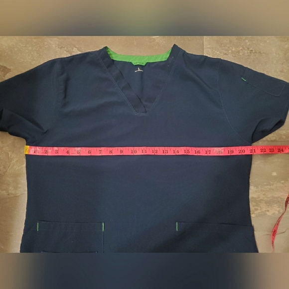 Carhartt Force Scrub Fitted Top. Dark Blue with Green Accents. Size L. - Picture 9 of 9